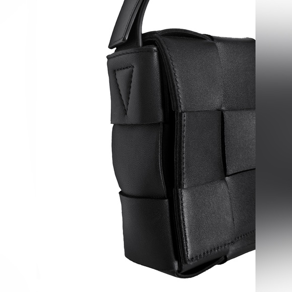 Bottega Veneta Intrecciato Cassette Bag (black calfskin leather) - Picture 7 of 10